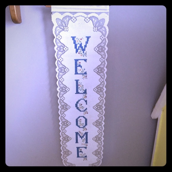 Other - 🅱️ any 3 for $12🅱️Faux embroidered “Welcome” sign